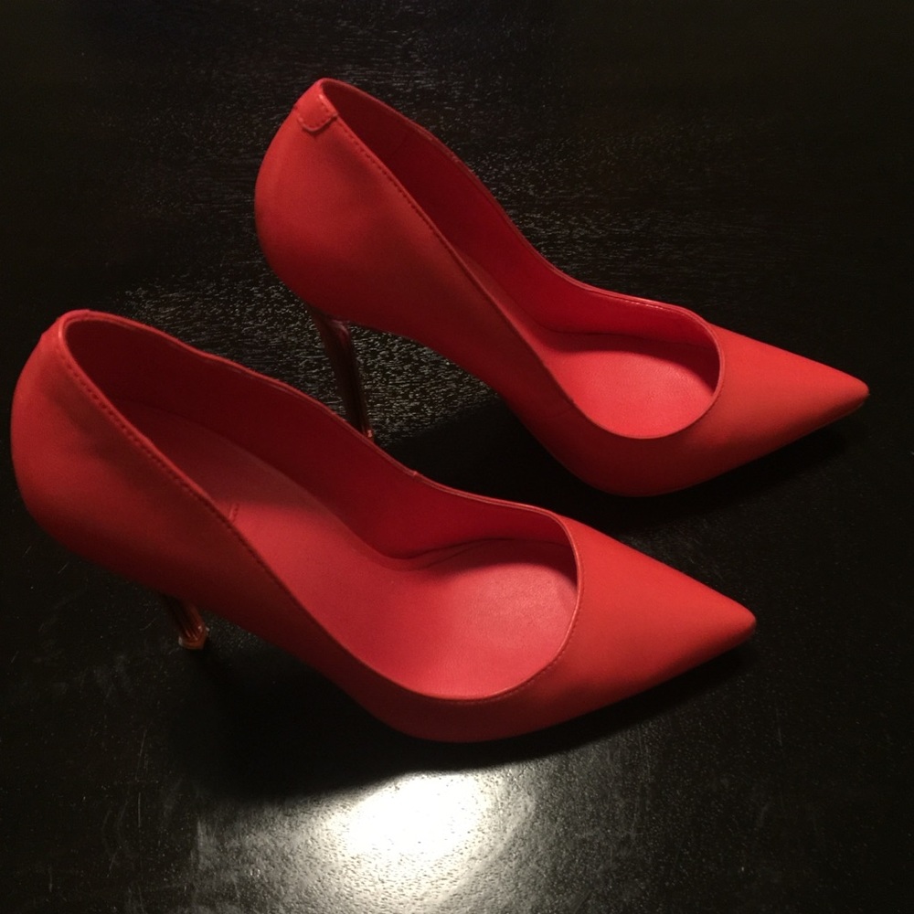 ALDO neon pumps